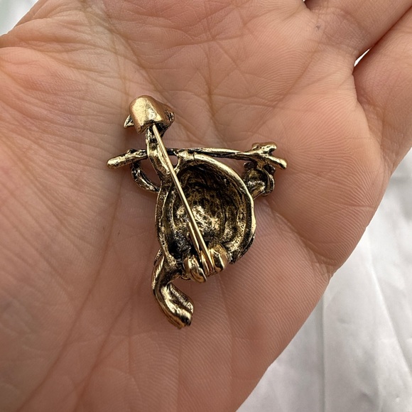 Vintage Gold and Black Turtle Brooch - Picture 4 of 5